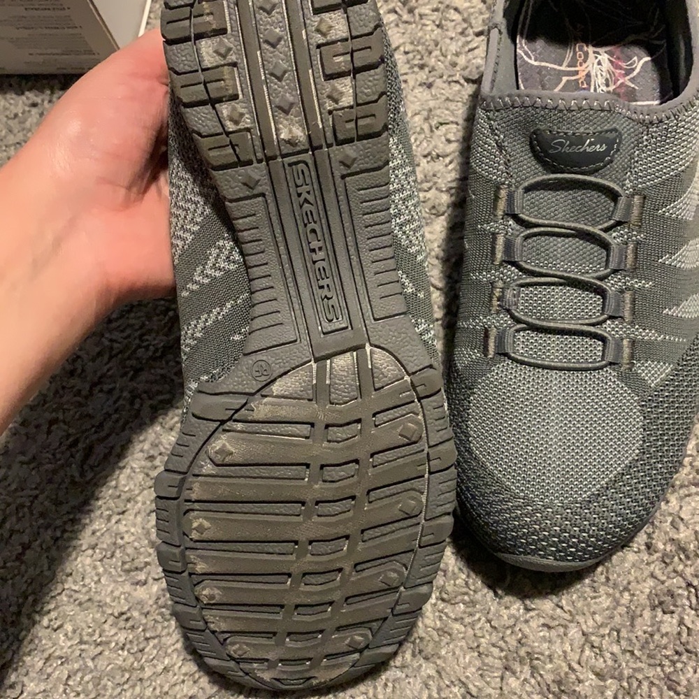 Sketchers Relaxed Fit Memory Foam shoes, size 8 - Picture 4 of 5